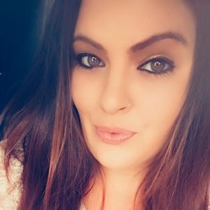 Meet your Posher, Caitlin